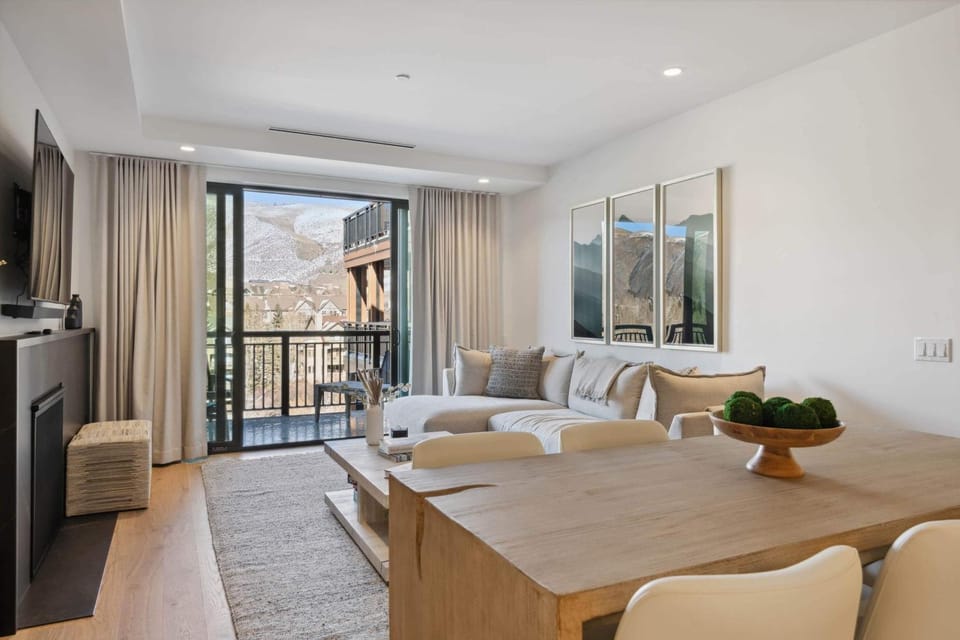 Frontgate 310 by East West Hospitality Apartment in Avon