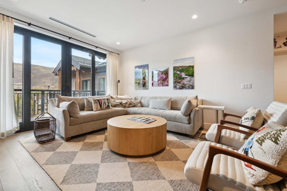 Frontgate 410 by East West Hospitality Apartment in Avon