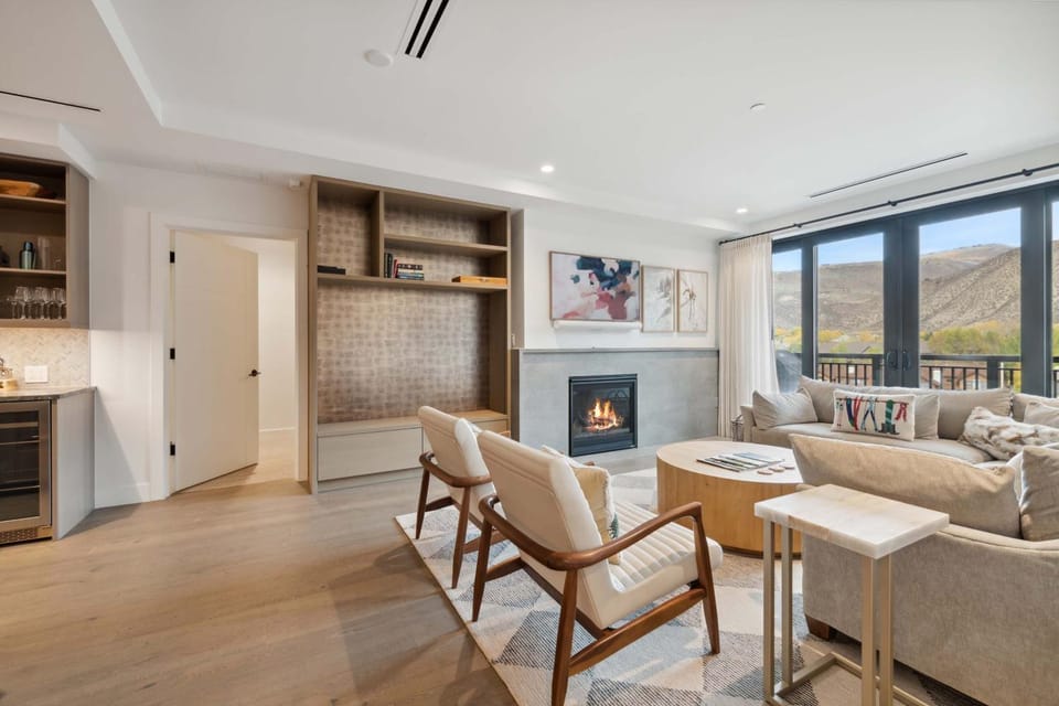 Frontgate 410 by East West Hospitality Apartment in Avon