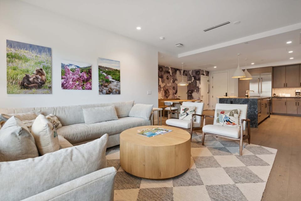 Frontgate 410 by East West Hospitality Apartment in Avon