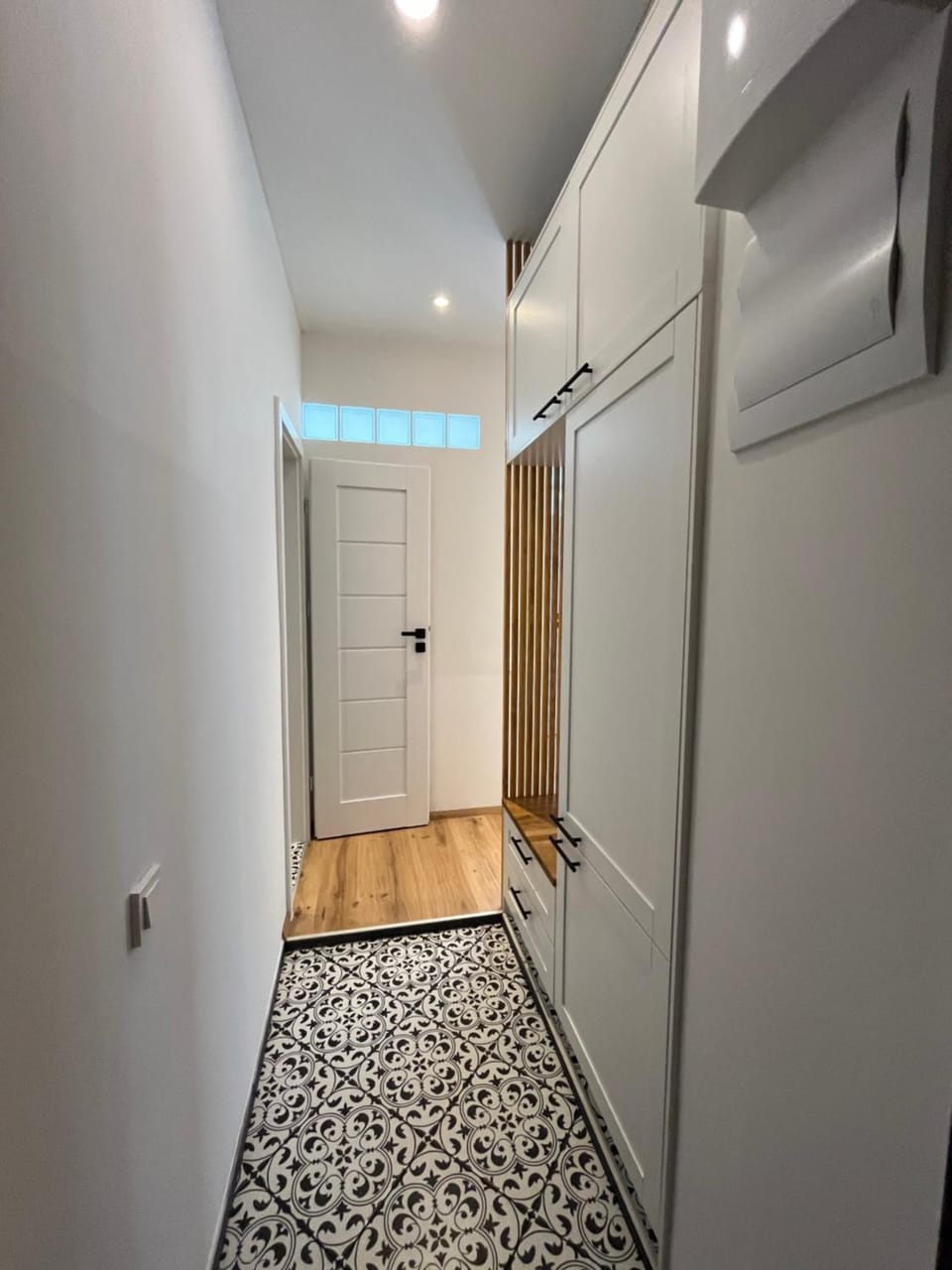 Facade/entrance, wardrobe