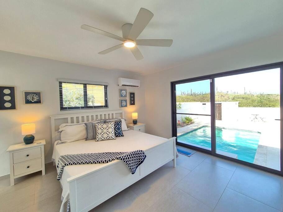Natural landscape, Photo of the whole room, Bedroom, Pool view, Swimming pool