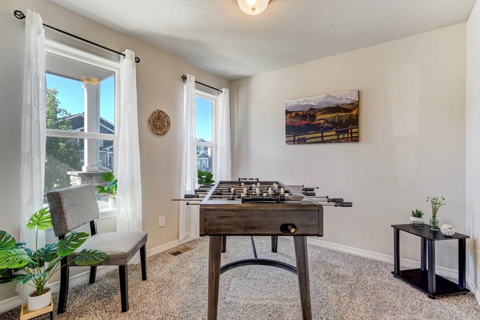 Starlink Station - Modern furnishings, w Fire Pit - Near Airport House in Colorado Springs
