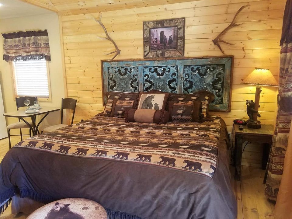 AC - #2 Bear Cabin Cabin in Ruidoso