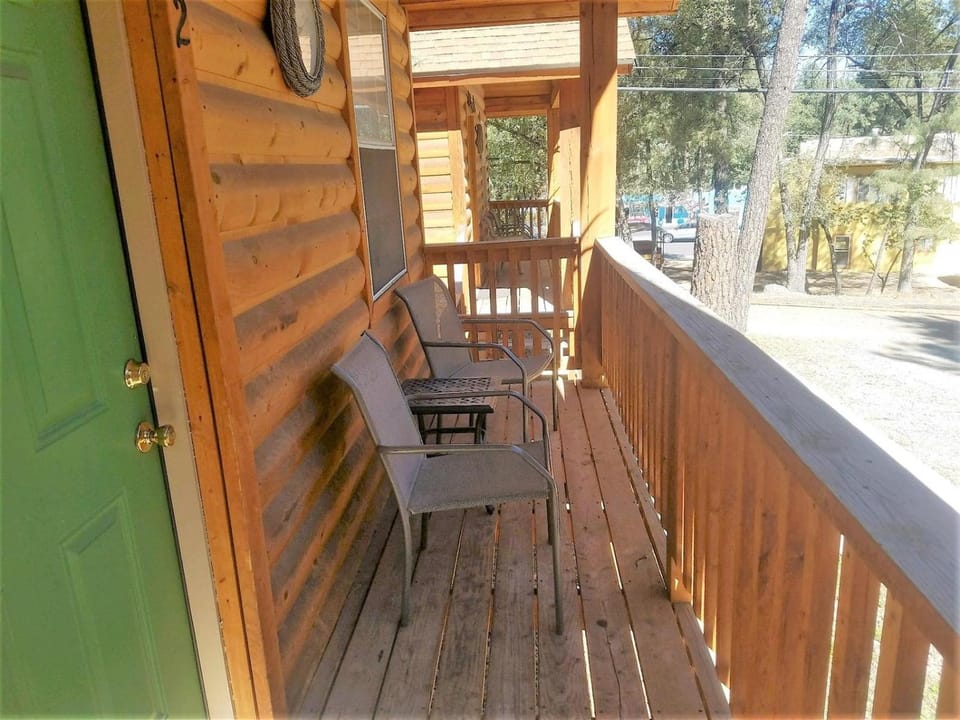 AC - #2 Bear Cabin Cabin in Ruidoso