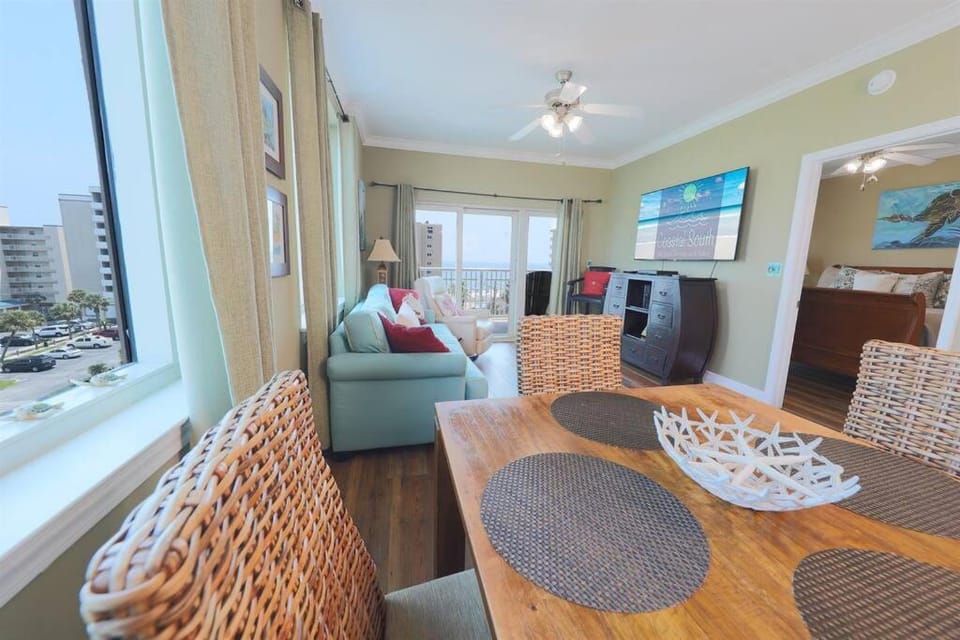 TV and multimedia, Living room, Dining area, Evening entertainment