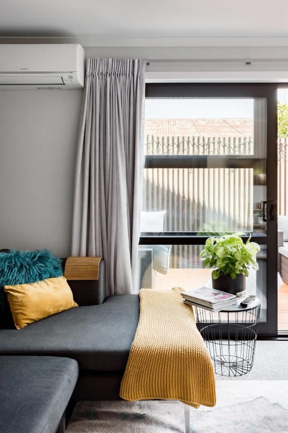 Contemporary Townhouse in Central Hamilton House in Hamilton