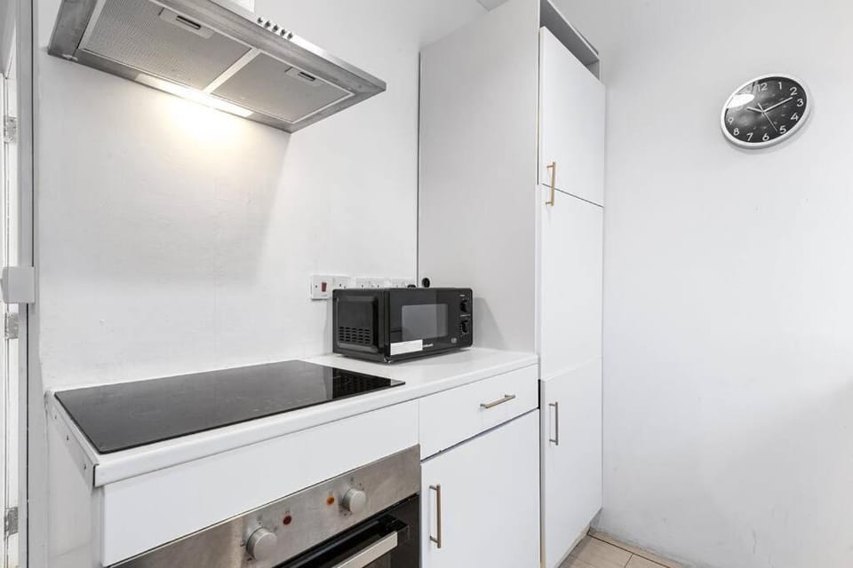 Holiday Home near Kings Cross Sleep 12 SP7 Apartment in London Borough of Islington