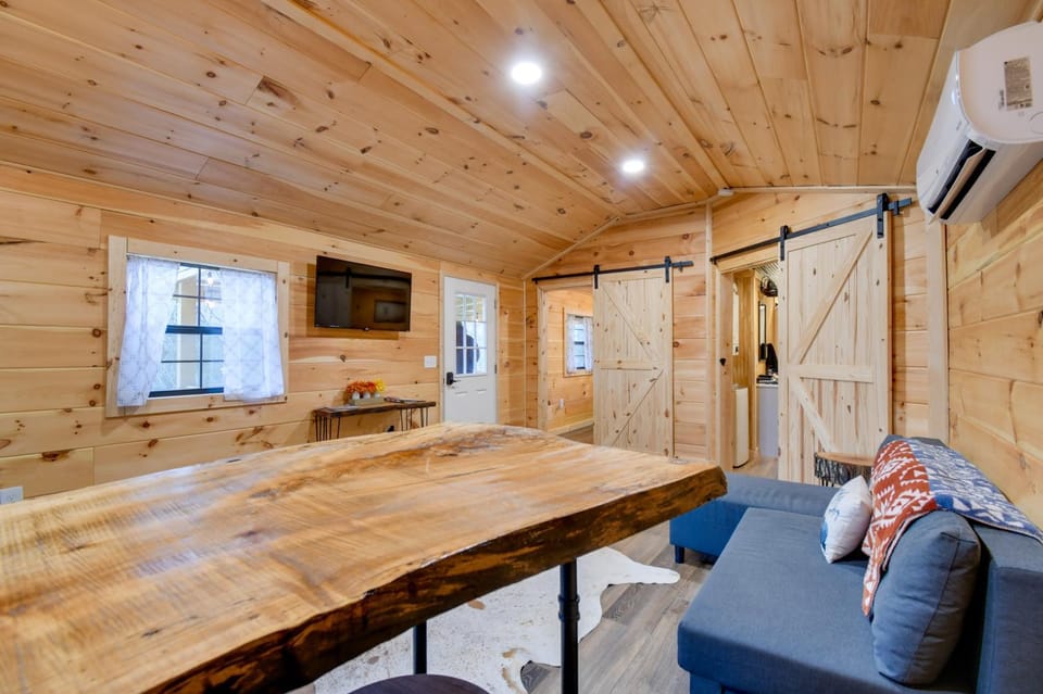 Stout Cabin with Fire Pit 1 Mi to Ohio River! Cabin in Ohio