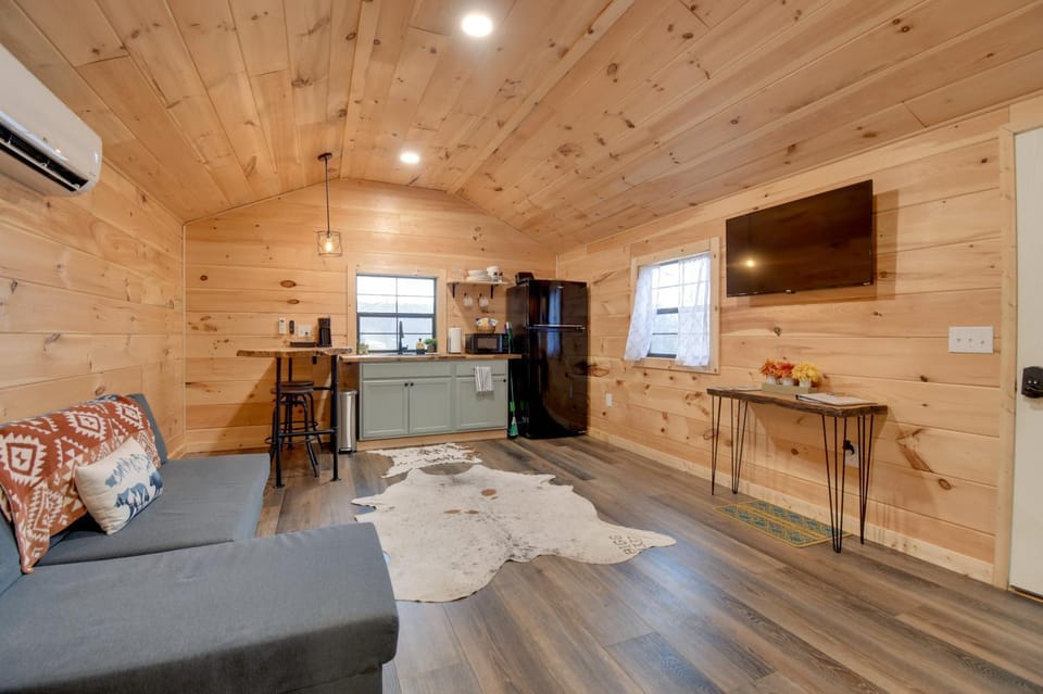 Stout Cabin with Fire Pit 1 Mi to Ohio River! Cabin in Ohio