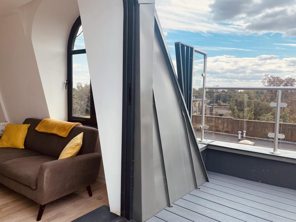 Brand New Modern 1 Bed flat with terrace Apartment in London Borough of Hackney