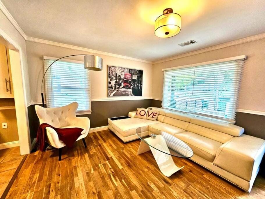 Midtown Gem: Walk to Attractions-Sleeps 8 House in Atlanta