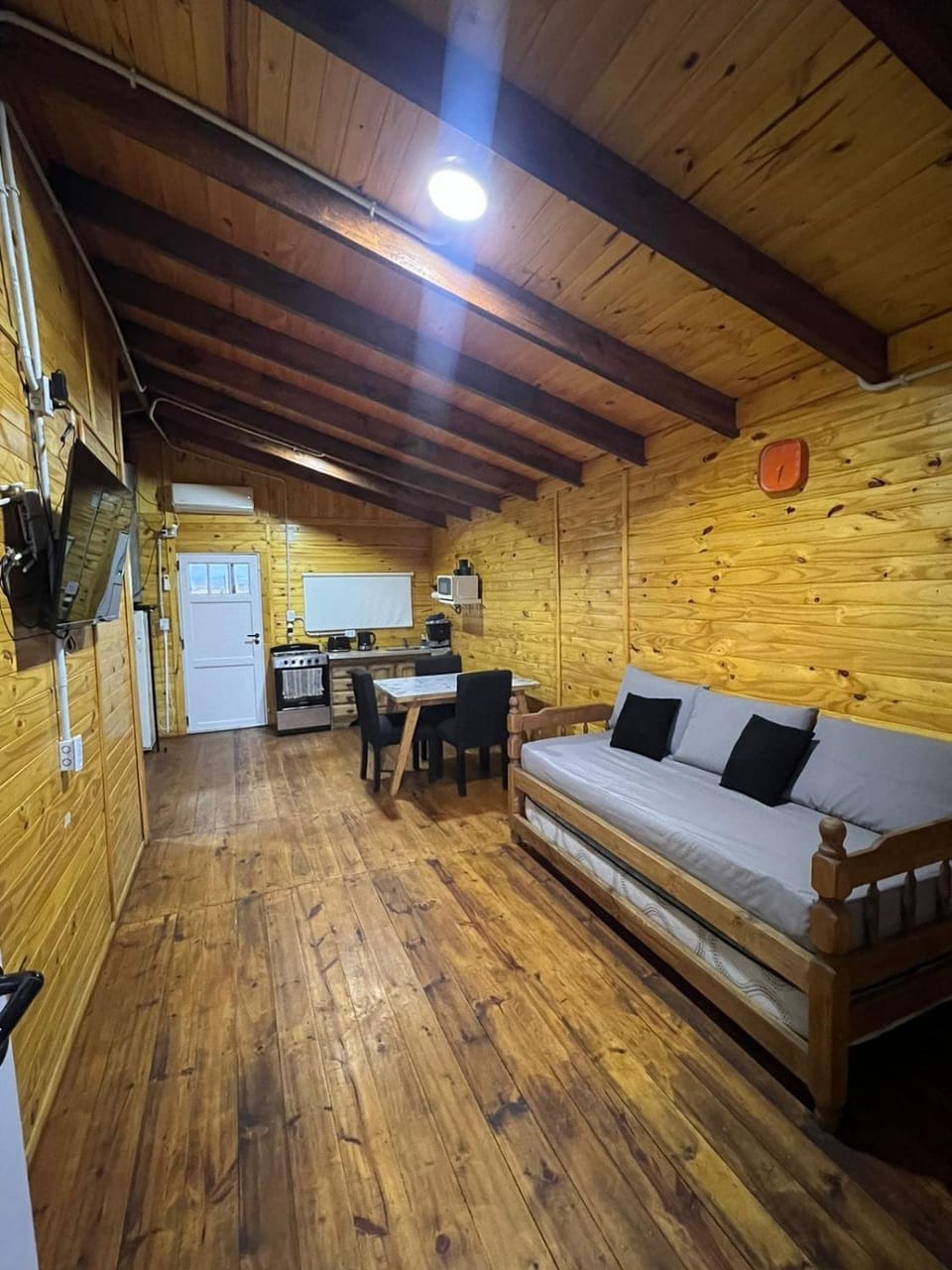 Bed, TV and multimedia, Kitchen or kitchenette, Living room, Seating area, Dining area