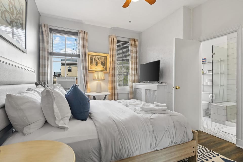 Beautiful 1-BR Flat Nestled Between Dupont & Logan Apartment in Arlington