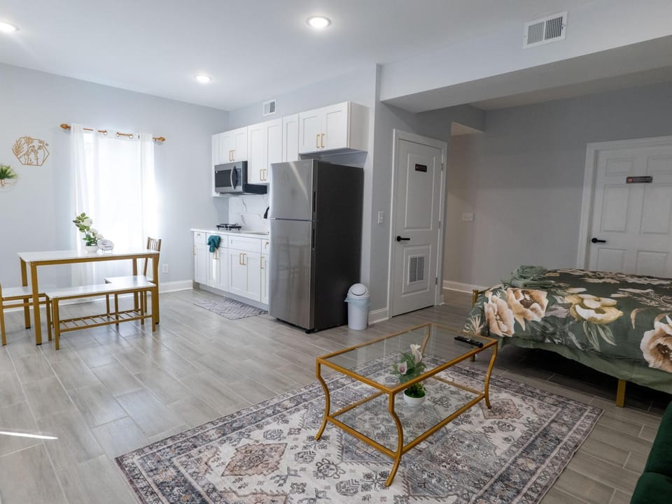 4 New Apts - 3 Bed Apt 1st Floor & 3 Bed Apt 2nd Floor - 1 Bed Studio Apt Ground Floor & 1 Bed Studio Apt Ground Floor near Penn Station EWR Airport Beth Israel Hospital Manhattan NYC Apartment in Newark