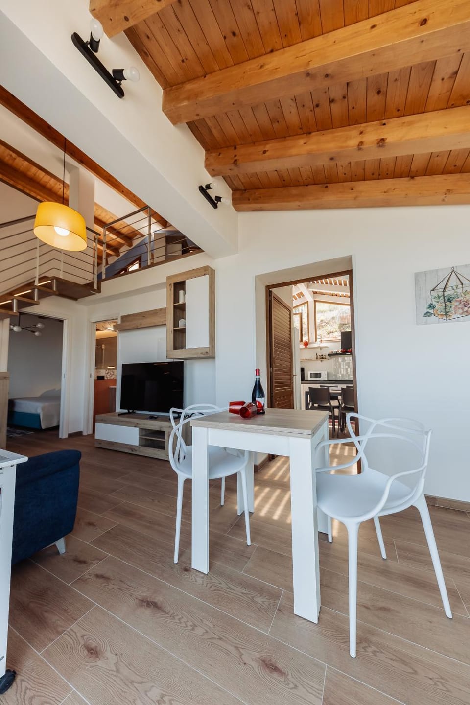 TV and multimedia, Living room, Seating area, Dining area