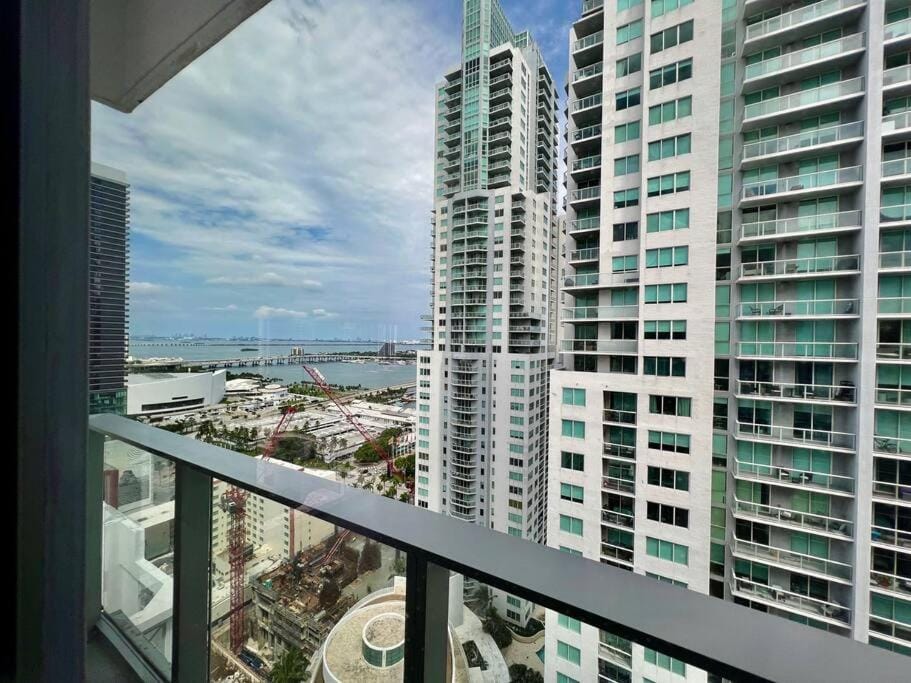 View (from property/room), Balcony/Terrace, City view, Sea view