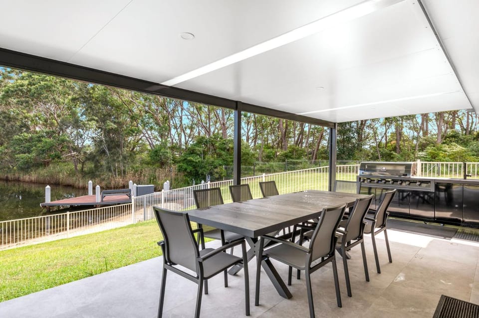 Serenity Escape - Belle Escapes Jervis Bay House in Sussex Inlet