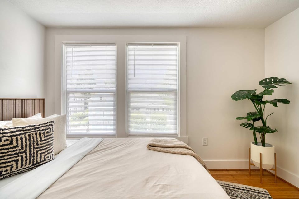 Stay Portland - La Casa Burnside -Local Eateries -Shops - Bars Apartment in Portland