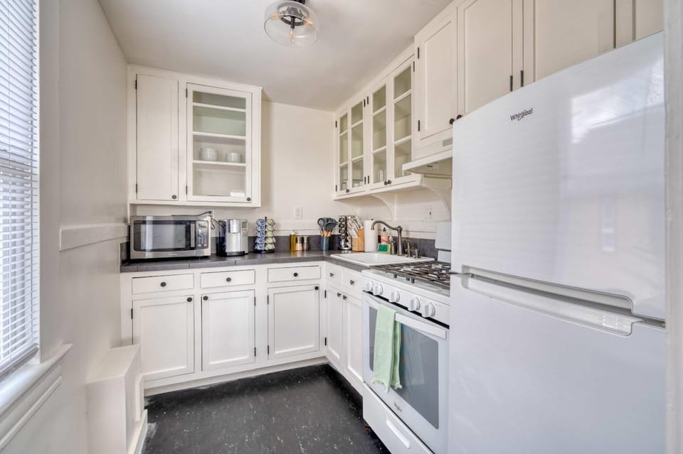 Stay Portland - La Casa Burnside -Local Eateries -Shops - Bars Apartment in Portland