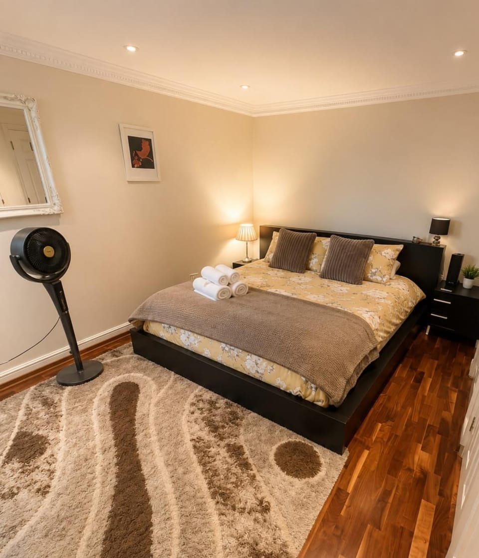 The Kensington Elegant Executive Residence Apartment in City of Westminster