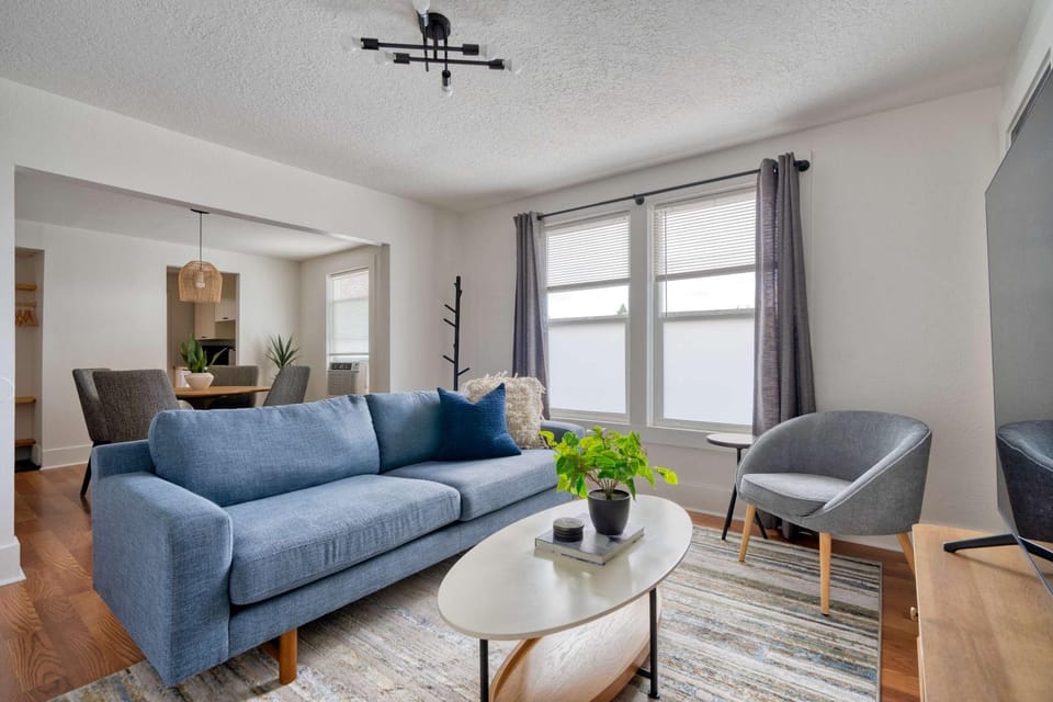 Stay Portland - La Casa Burnside - Local Eateries, Shops, and Bars Apartment in Portland