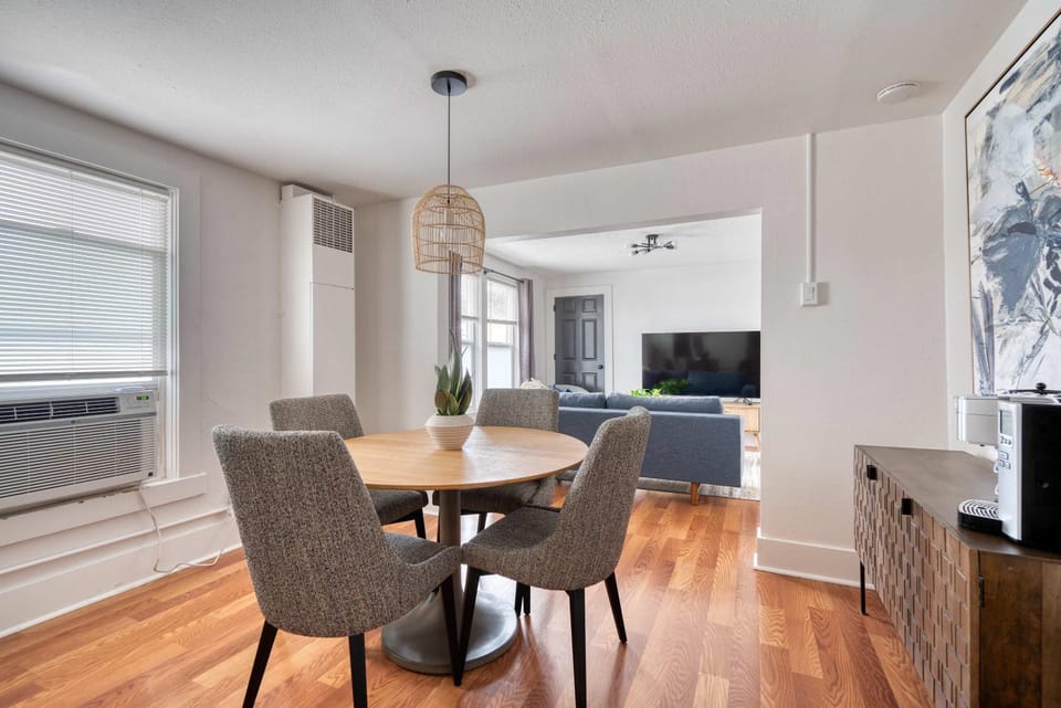 Stay Portland - La Casa Burnside - Local Eateries, Shops, and Bars Apartment in Portland