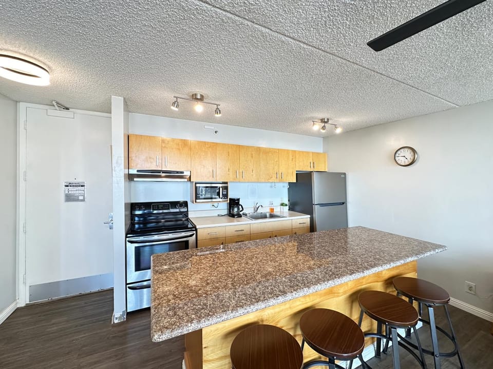 Kitchen or kitchenette, Dining area, oven, stove