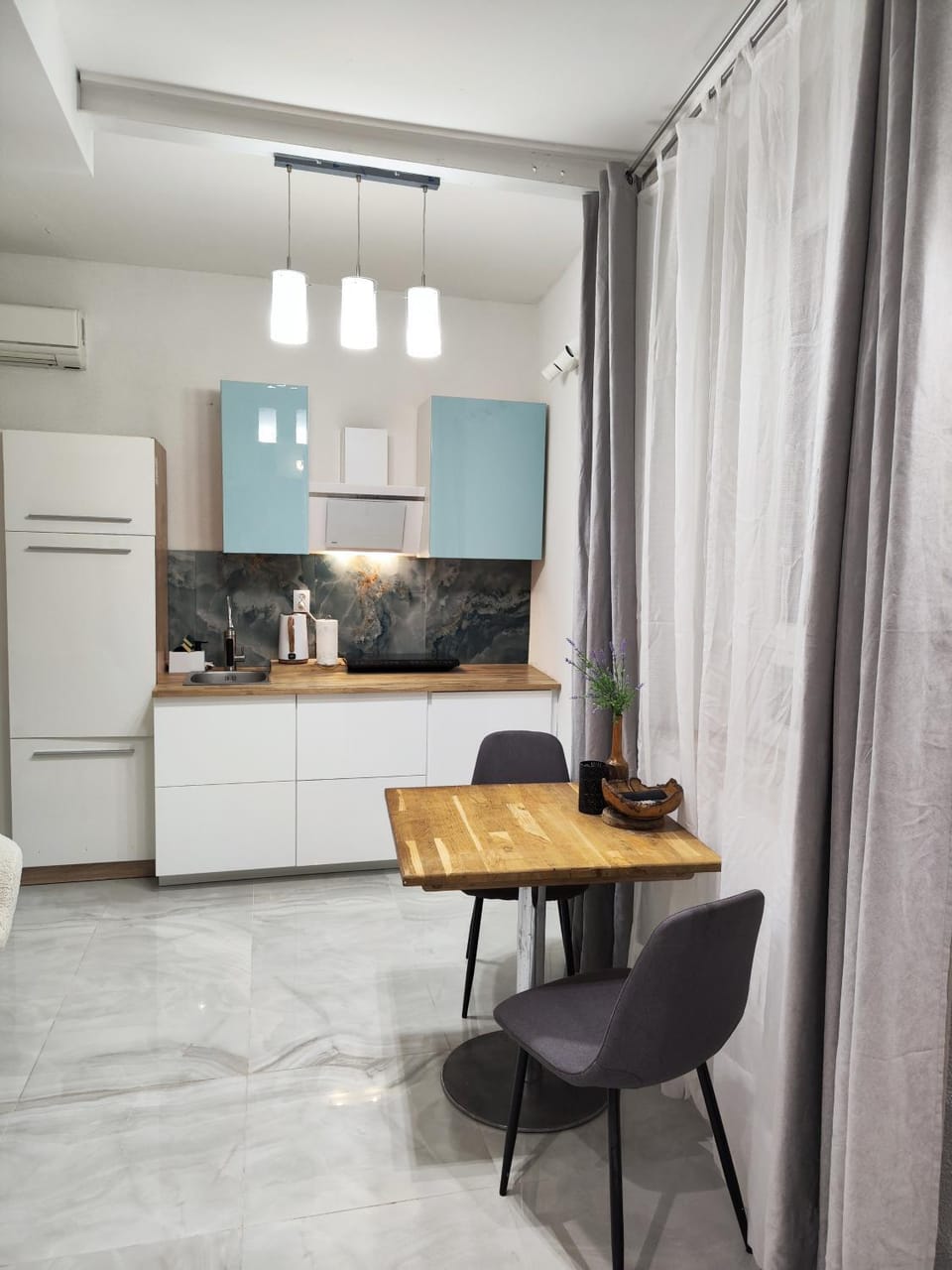 Kitchen or kitchenette, Dining area, stove