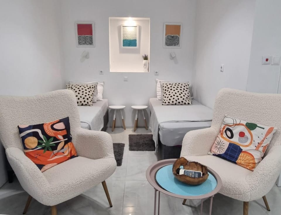 Bed, Seating area