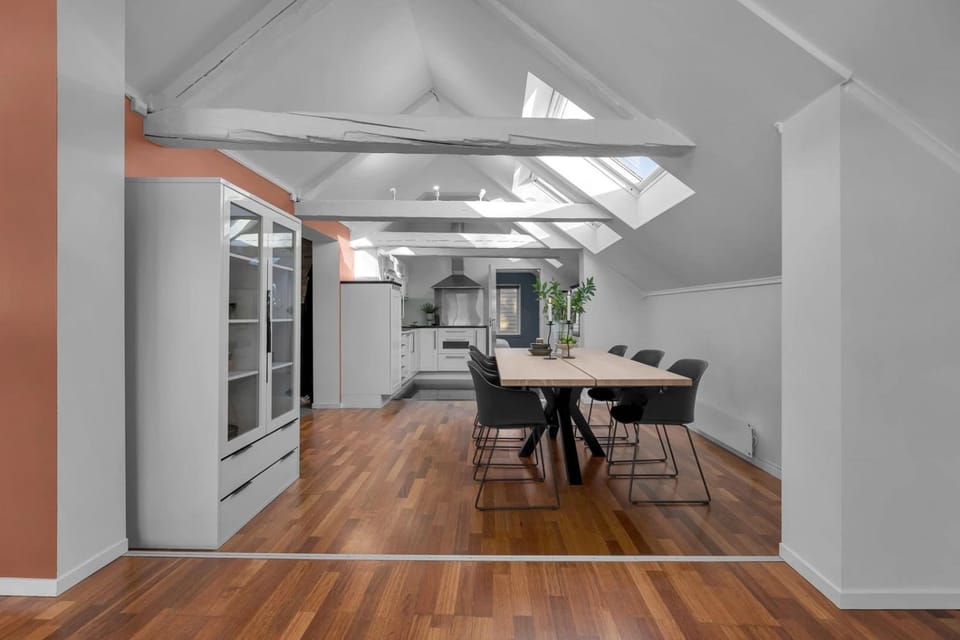 Kitchen or kitchenette, Dining area, minibar, oven, kitchen