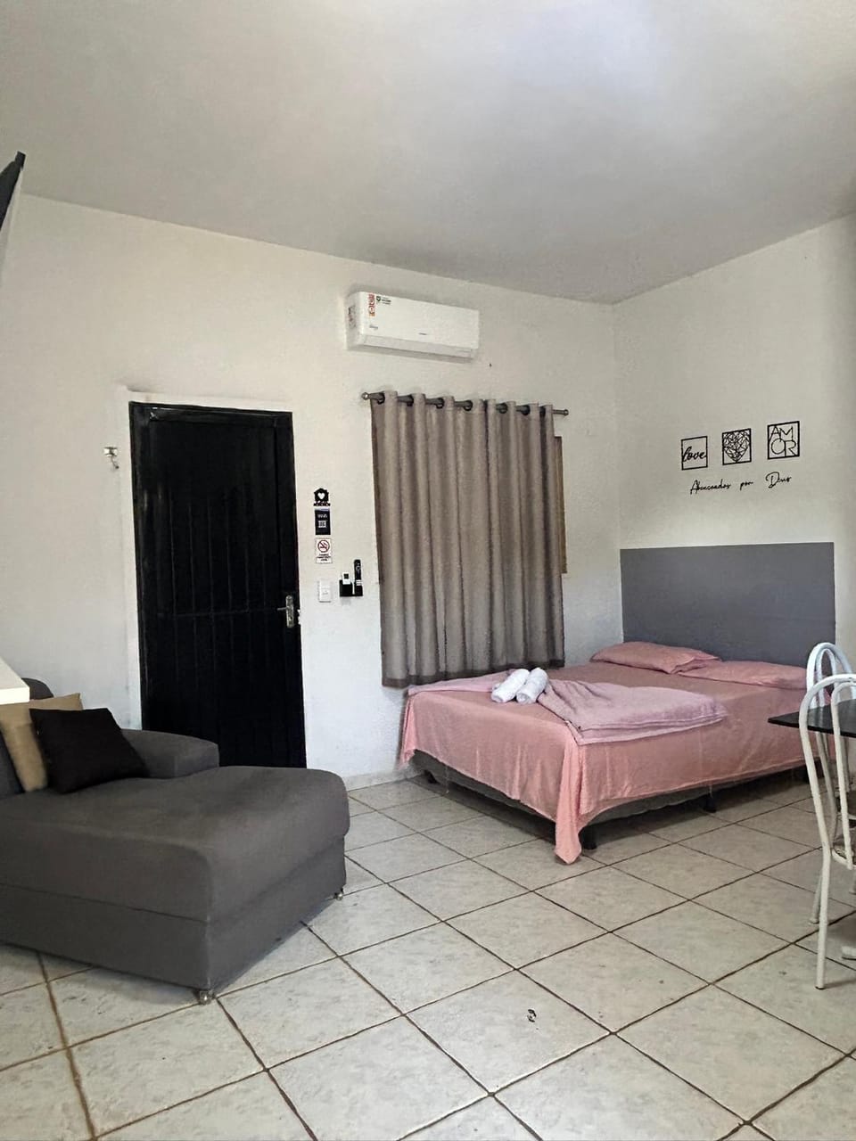 Bed, Photo of the whole room, Bedroom, air conditioner
