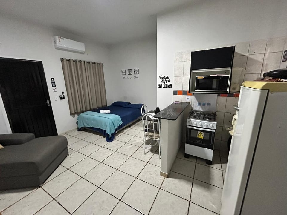 Bed, Kitchen or kitchenette, Photo of the whole room, Dining area, Bedroom, minibar, pet friendly, stove, air conditioner