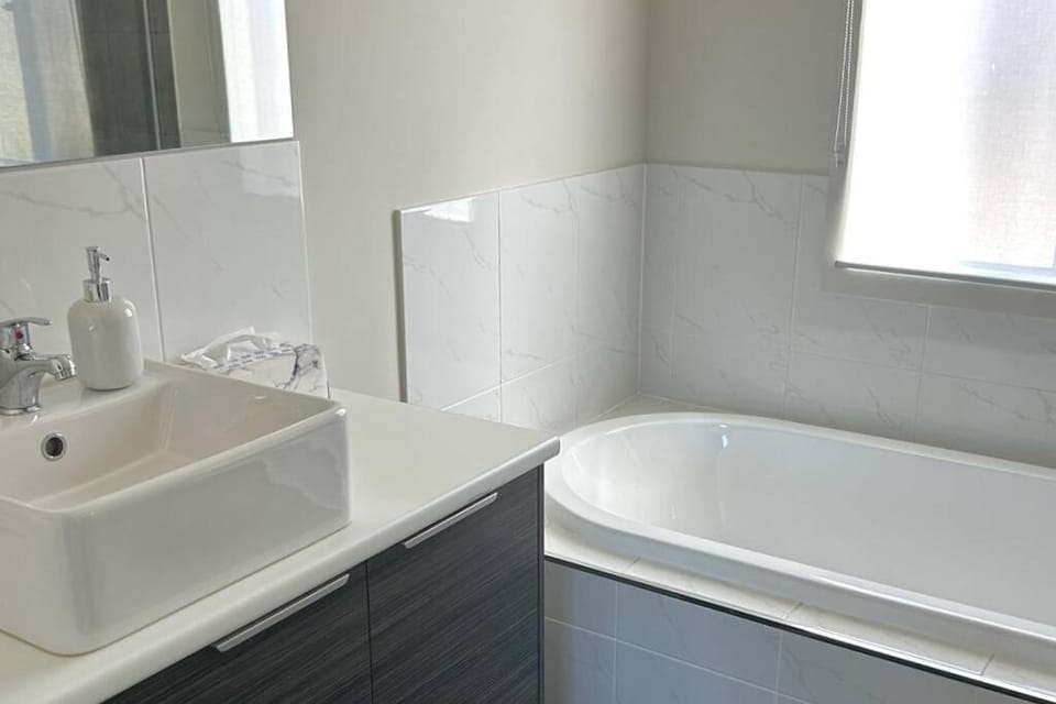 Justashaq House in Marion Bay