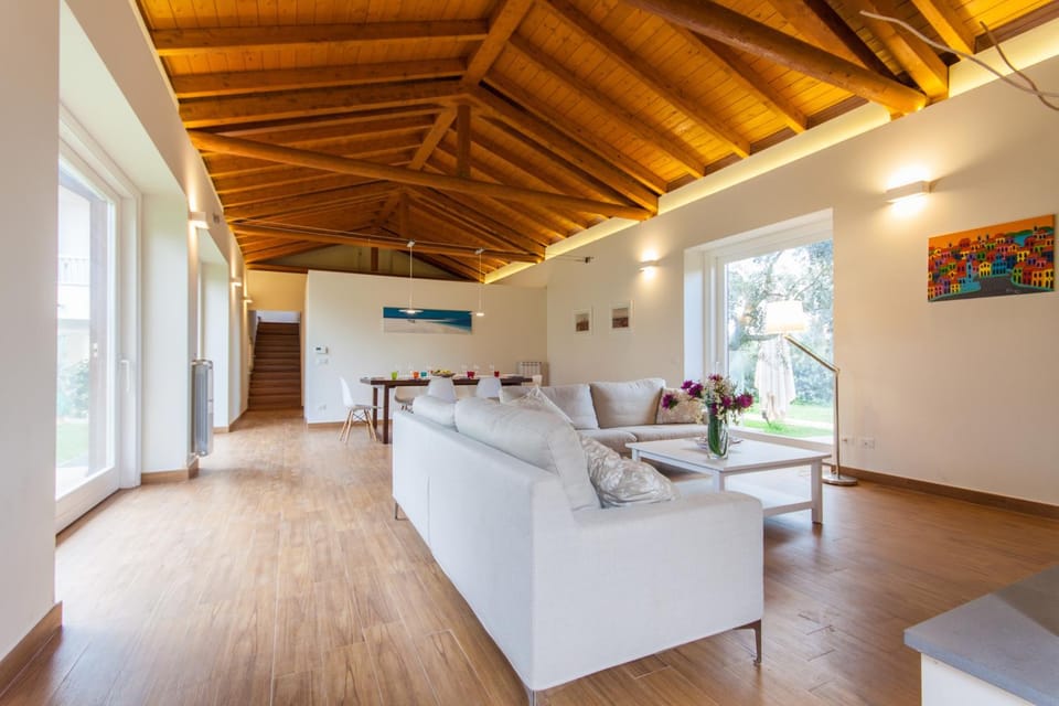 Living room, Photo of the whole room
