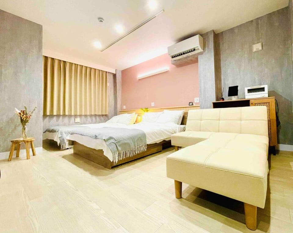Photo of the whole room, Bedroom