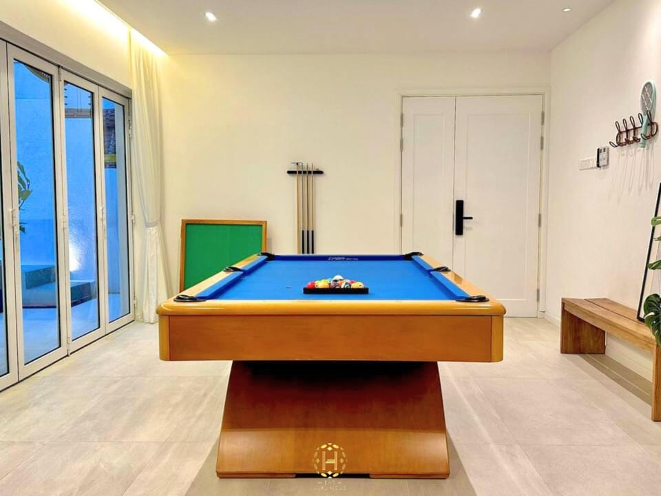 Billiard, Game Room