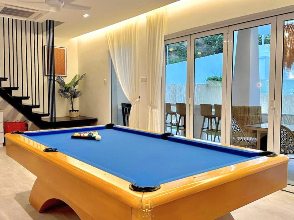 Billiard, Game Room