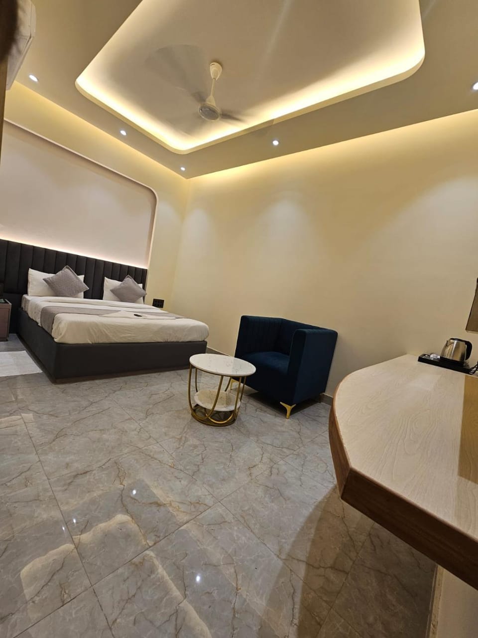 Hotel the Glass House Hotel in Haryana