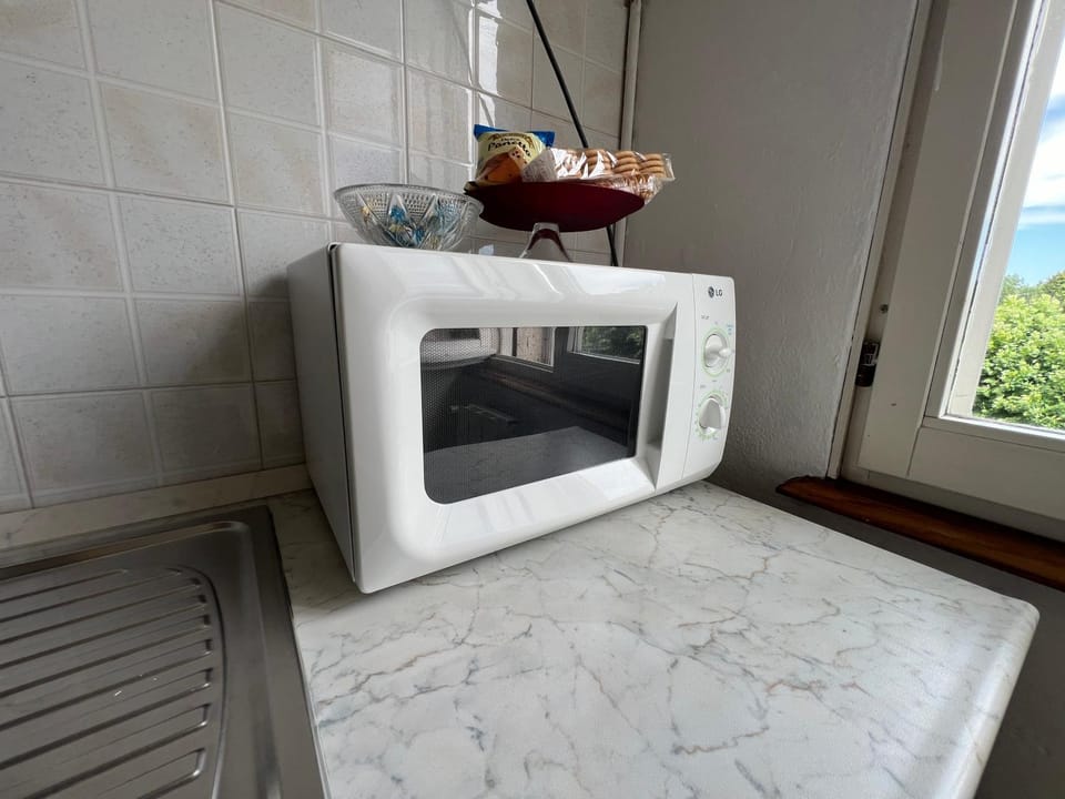 Kitchen or kitchenette, Food and drinks, Food, pet friendly