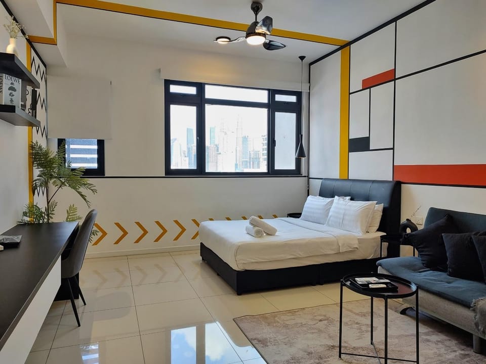 Bed, Living room, Photo of the whole room, Seating area, Bedroom