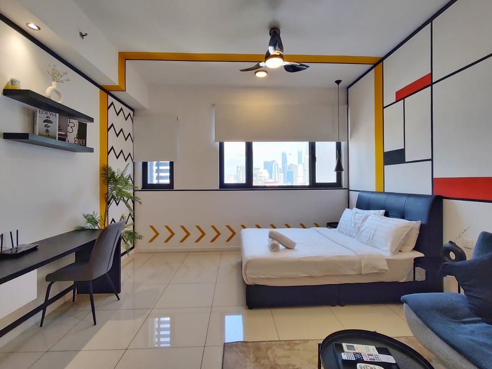 Bed, TV and multimedia, Living room, Photo of the whole room, Seating area, Bedroom, fireplace