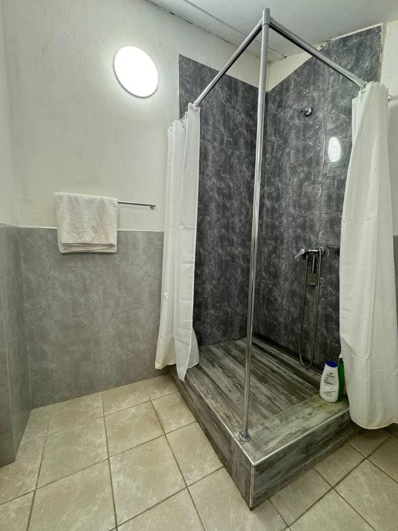 Shower, towels