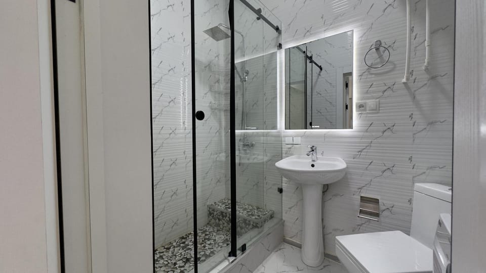 Shower, Toilet, Bathroom, towels
