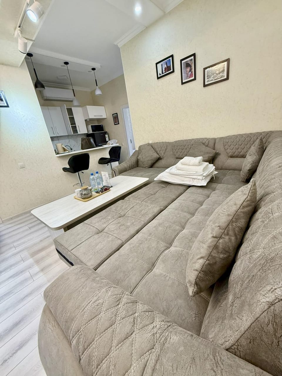 Bed, Living room
