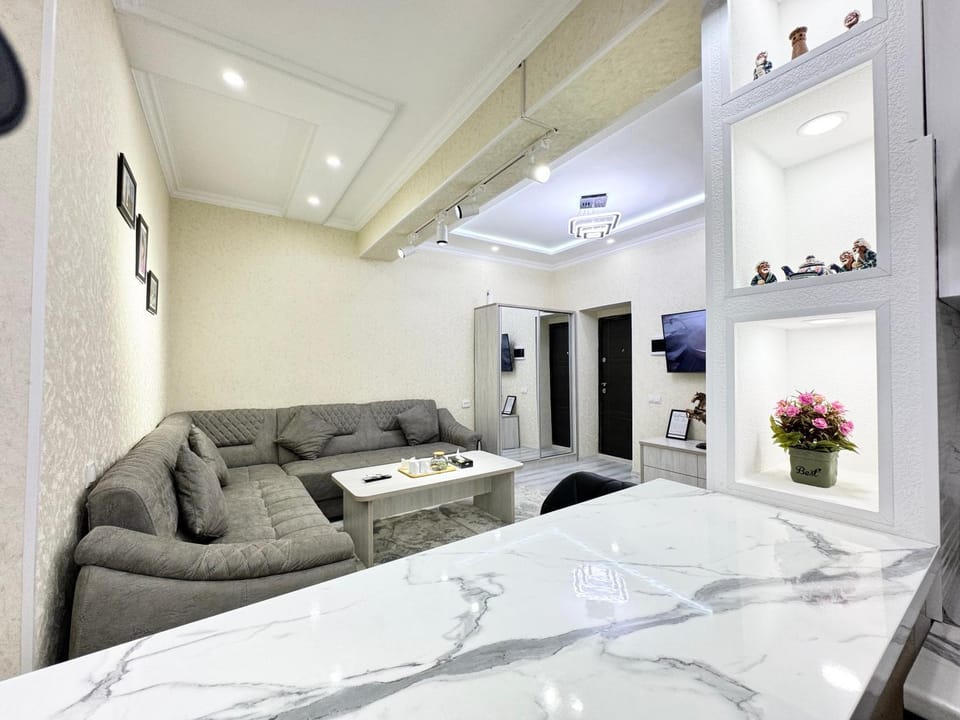 TV and multimedia, Living room, Seating area, Dining area, air conditioner