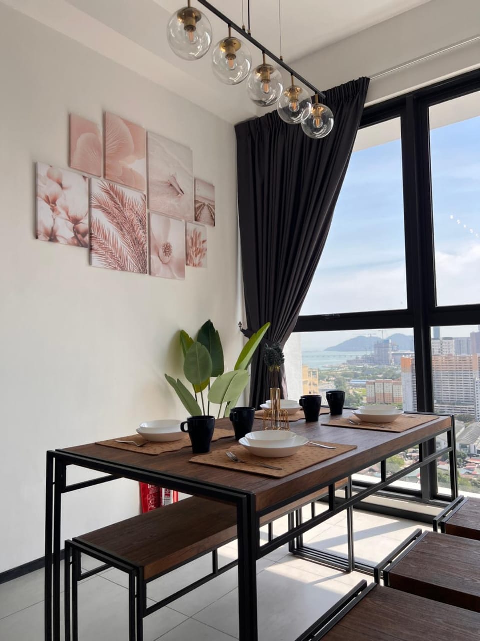 Georgetown Urban Family & Baby-Friendly Home with Skypool Seaview Apartment in George Town