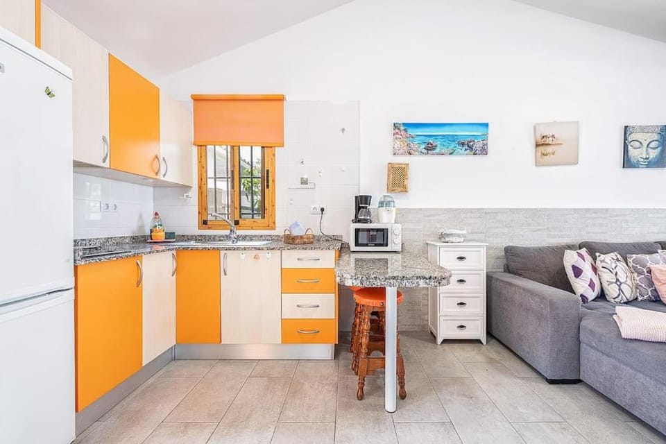 Kitchen or kitchenette, Seating area, Dining area, pet friendly, stove