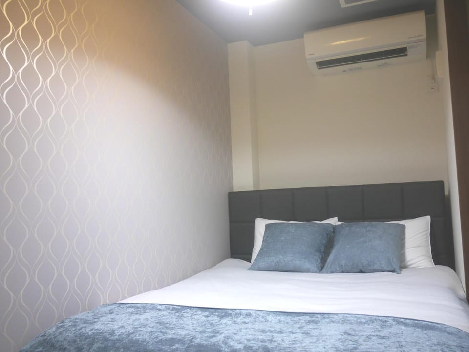 Bed, Bedroom, air conditioner