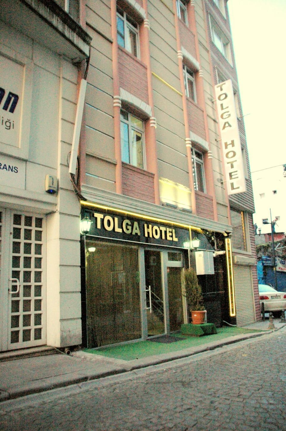 Facade/entrance